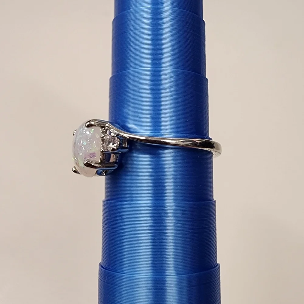 Sz 8 Exquisite Oval Faux Opal Ring Sparkling Cubic Zirconia Accents Silver-tone
